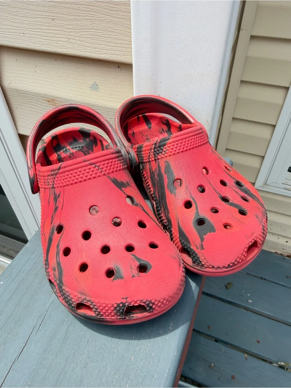 Crocs KIDS' CROCS LITTLE KID CLASSIC MARBLED CLOGS Red Swirl Shoes Size 10